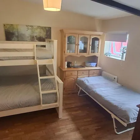 Dairy Courtyard Apartamento Bunmahon